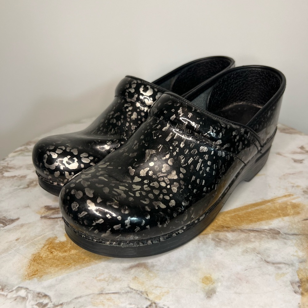 Dansko size 38 black cheetah print style clogs